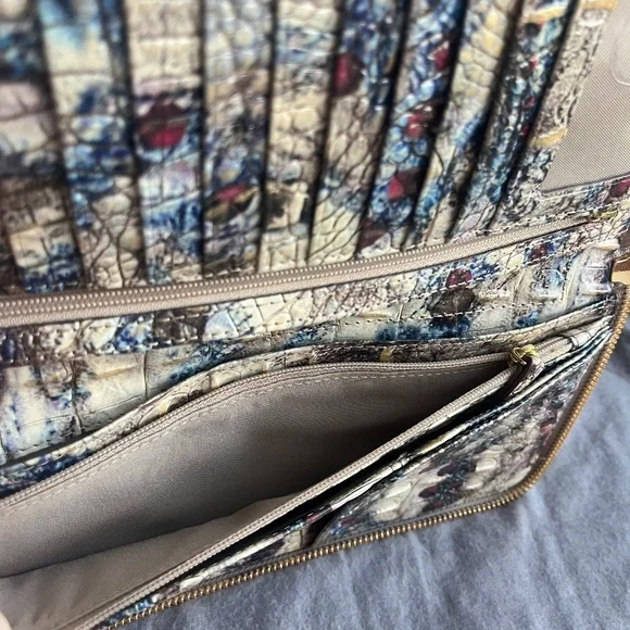 Brahmin Skyler Clutch - Picture 5 of 8